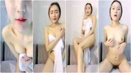 明星气质的高颜值女神主播浴巾围着美体手机自拍